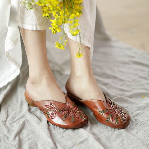 Embroidery Flower Baotou Sandals Mid-Heel Soft Leather