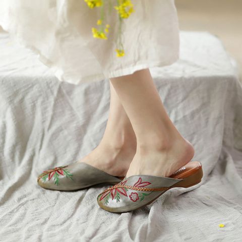 Embroidery Flower Baotou Sandals Mid-Heel Soft Leather
